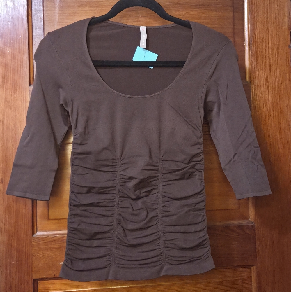 NWT Last Tango Brown Scoop Neck Ruched 3/4  Sleeve Top Form Flattering Sz S/M